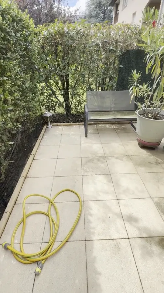 Après — Dalles 30 × 30 : ce que le Karcher seul ne peut pas faire
